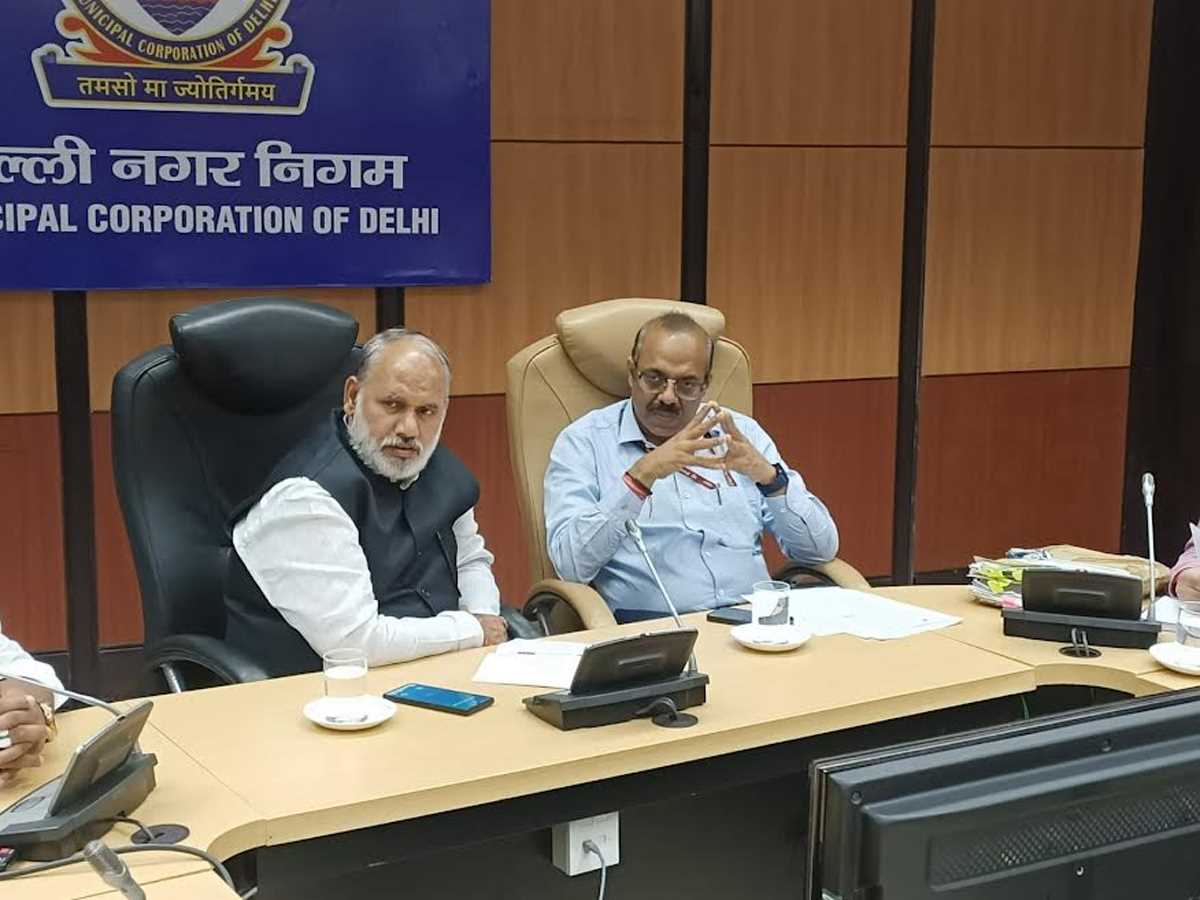 दिल्ली नगर निगम के डीबीसी कर्मचारियों ने आश्वासन के बाद खत्म की हड़ताल